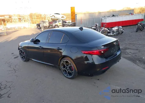 2023 Alfa Romeo Giulia Veloce Rwd z USA, uszkodzony, nr VIN ZARFAMBN6P7667847